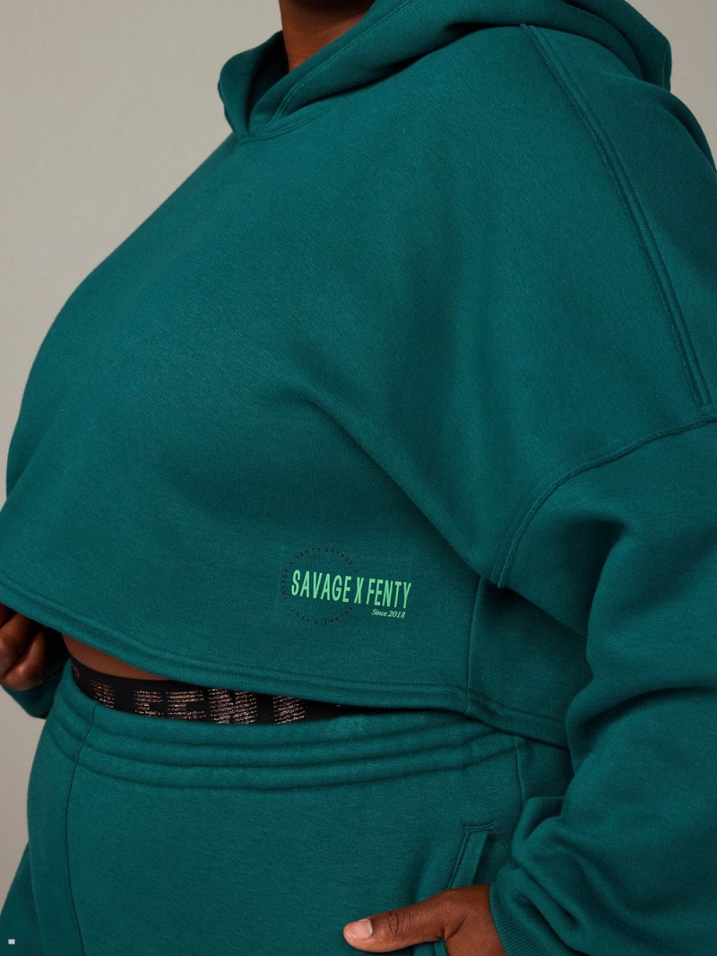 Savage X Fenty Xssential Fleece Scope Logo Cropped Zelene | TSZU12450